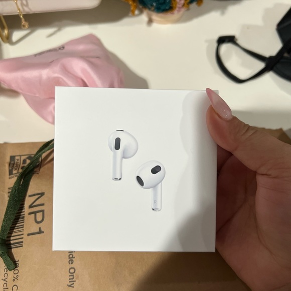 AirPods Gen 3 - Picture 1 of 2